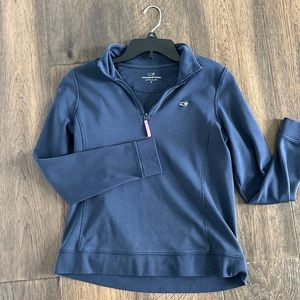 Vineyard vines pull over